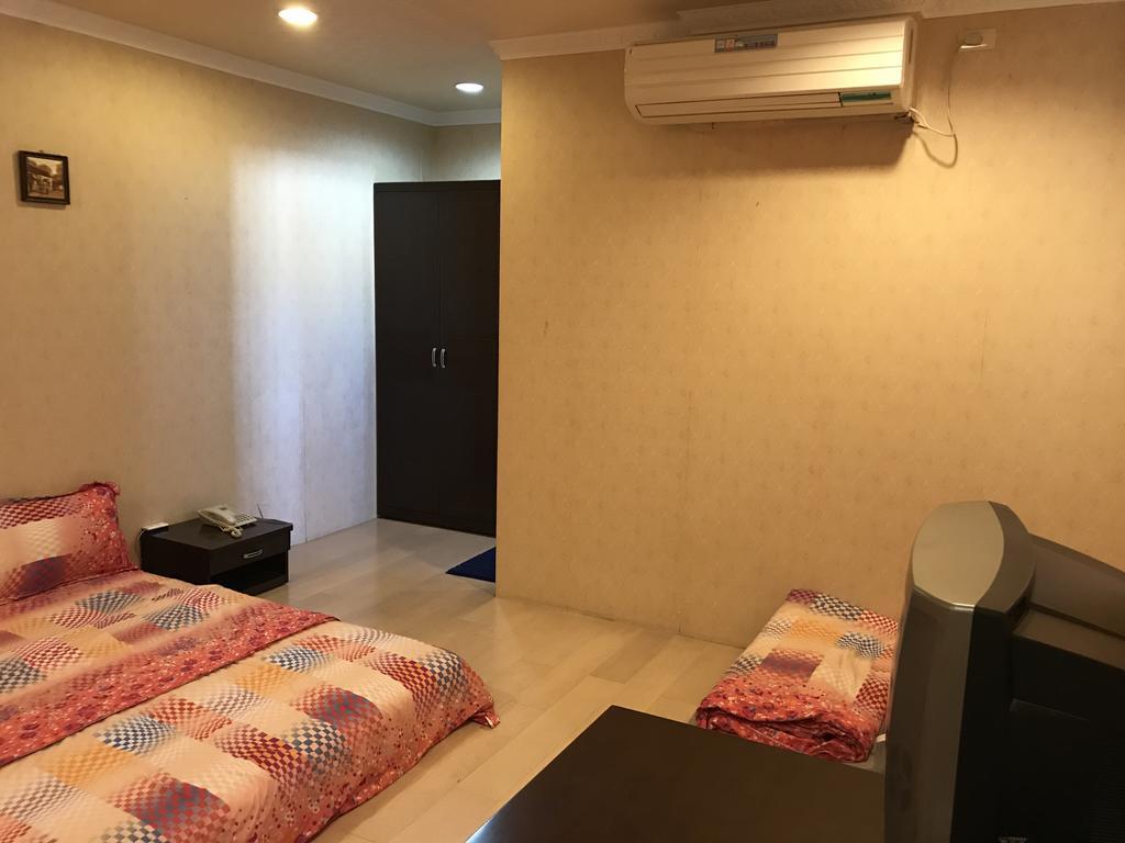 Hefeng Ting Homestay Heng-ch'un Exterior foto